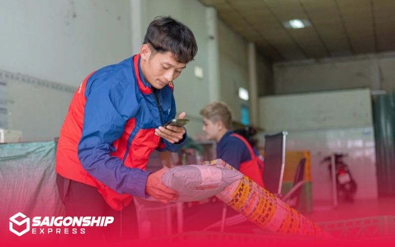 Đội Ngũ Shipper & Công Nghệ Hiện Đại