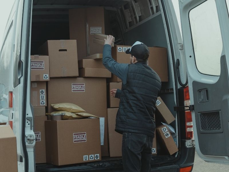 Vai trò quan trọng của dịch vụ giao hàng tại thị trấn Tân Khia